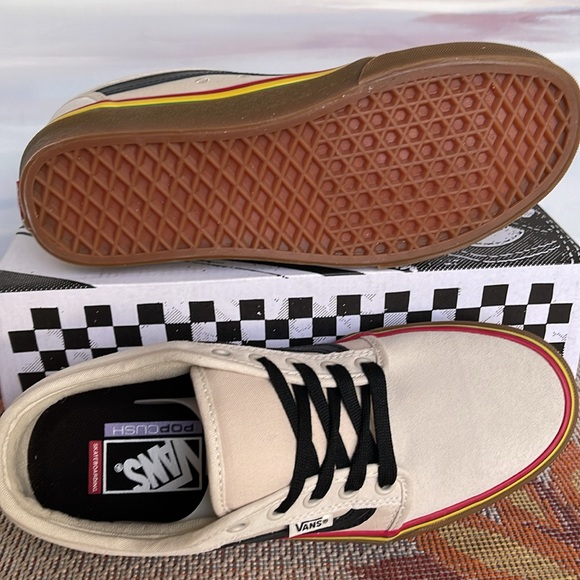 Vans WMNS Chukka Low Sid
Rasta Turtledove
VN0A5KQZDJR
Sneakers - Picture 3 of 16